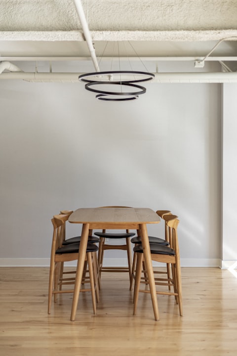Walnut dining table extracted from a vendor link